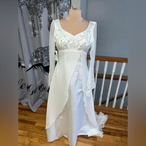 Long sleeve size 4 bridal wedding long train gown brand new